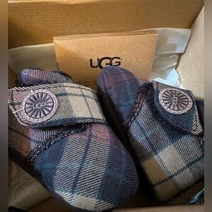 UGG Bixbee Infant Shoes, Size 0-1 (newborn)